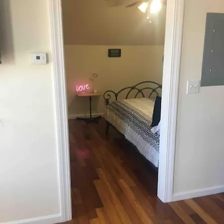 Lovely One Bedroom With Free Parking